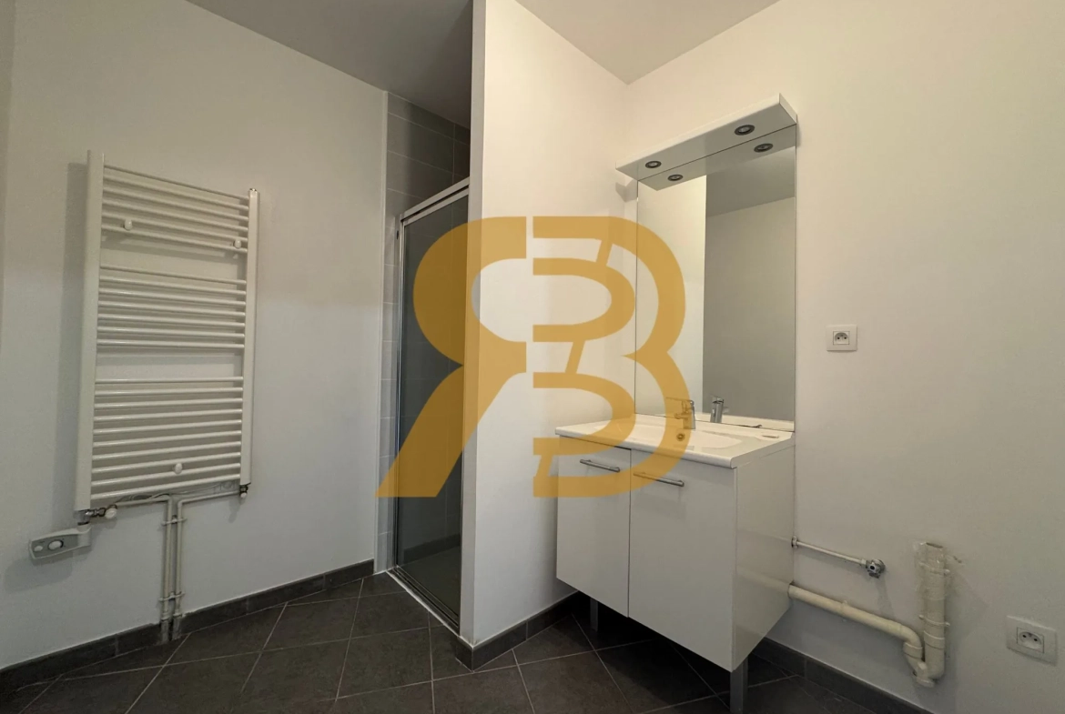Appartement 62 m² à Brest, résidence sécurisée avec terrasse et garage 