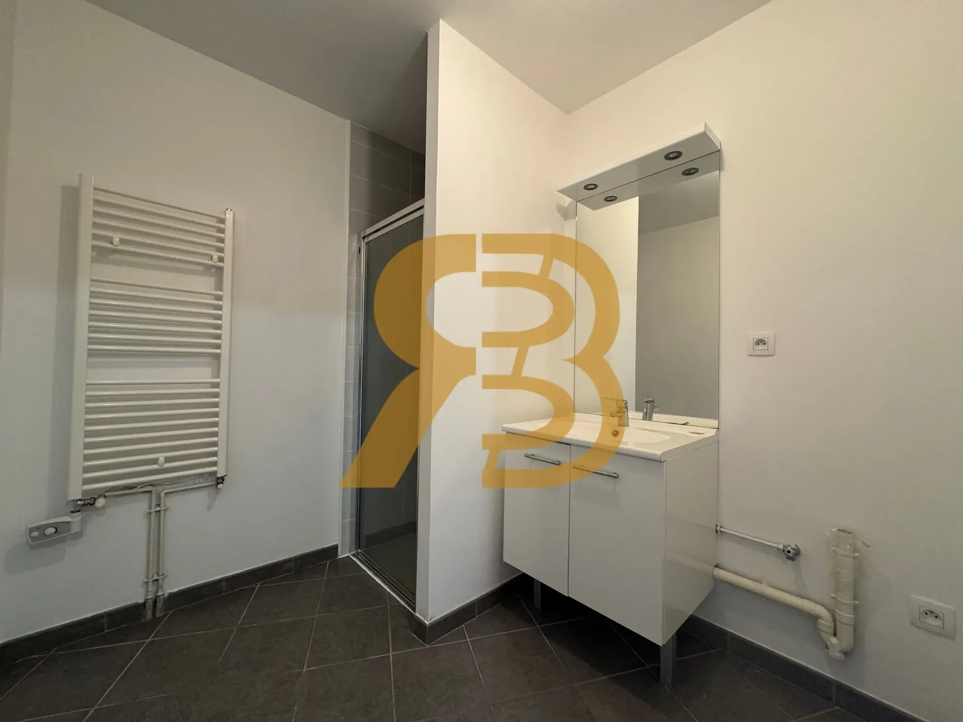 Appartement 62 m² à Brest, résidence sécurisée avec terrasse et garage 