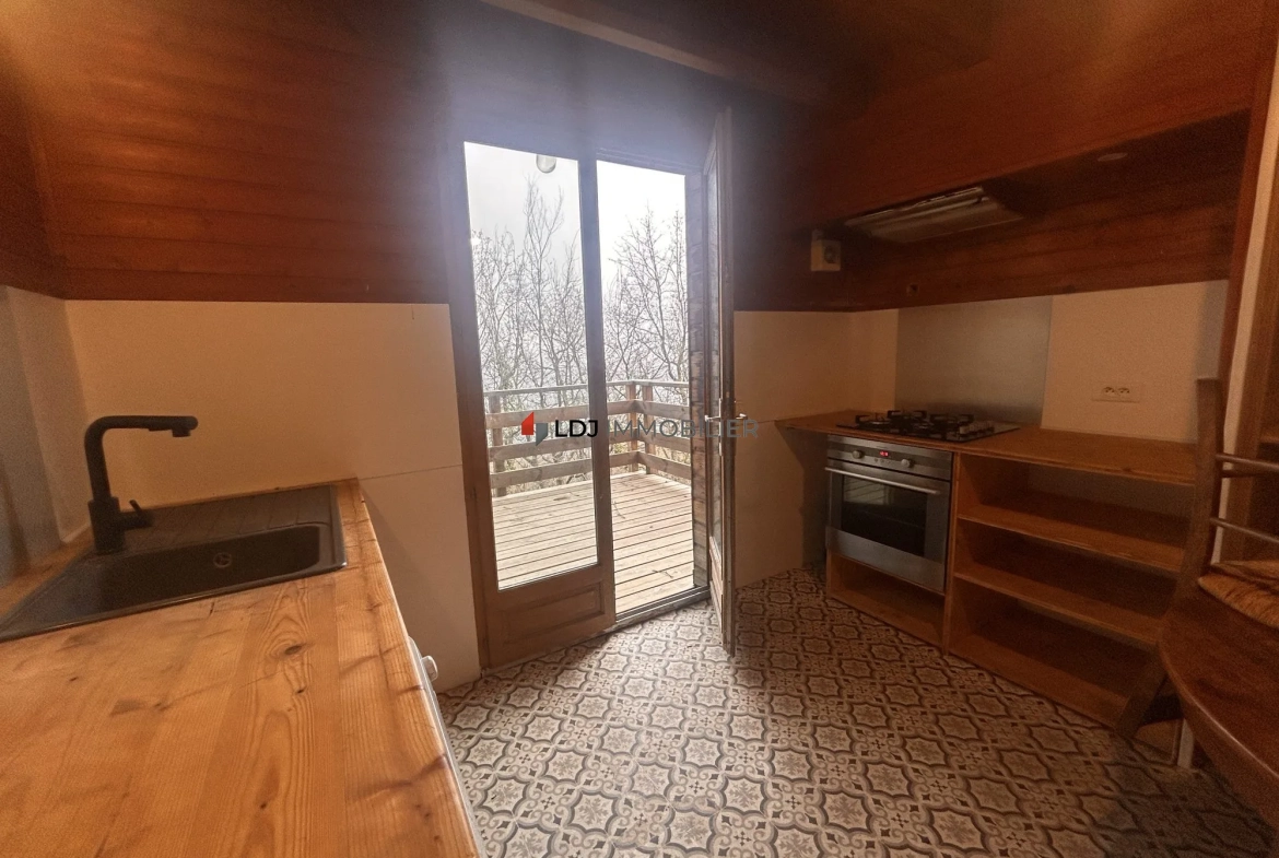 Charmant chalet de 80 m² en pleine nature avec terrasse et parking à Montferrer 