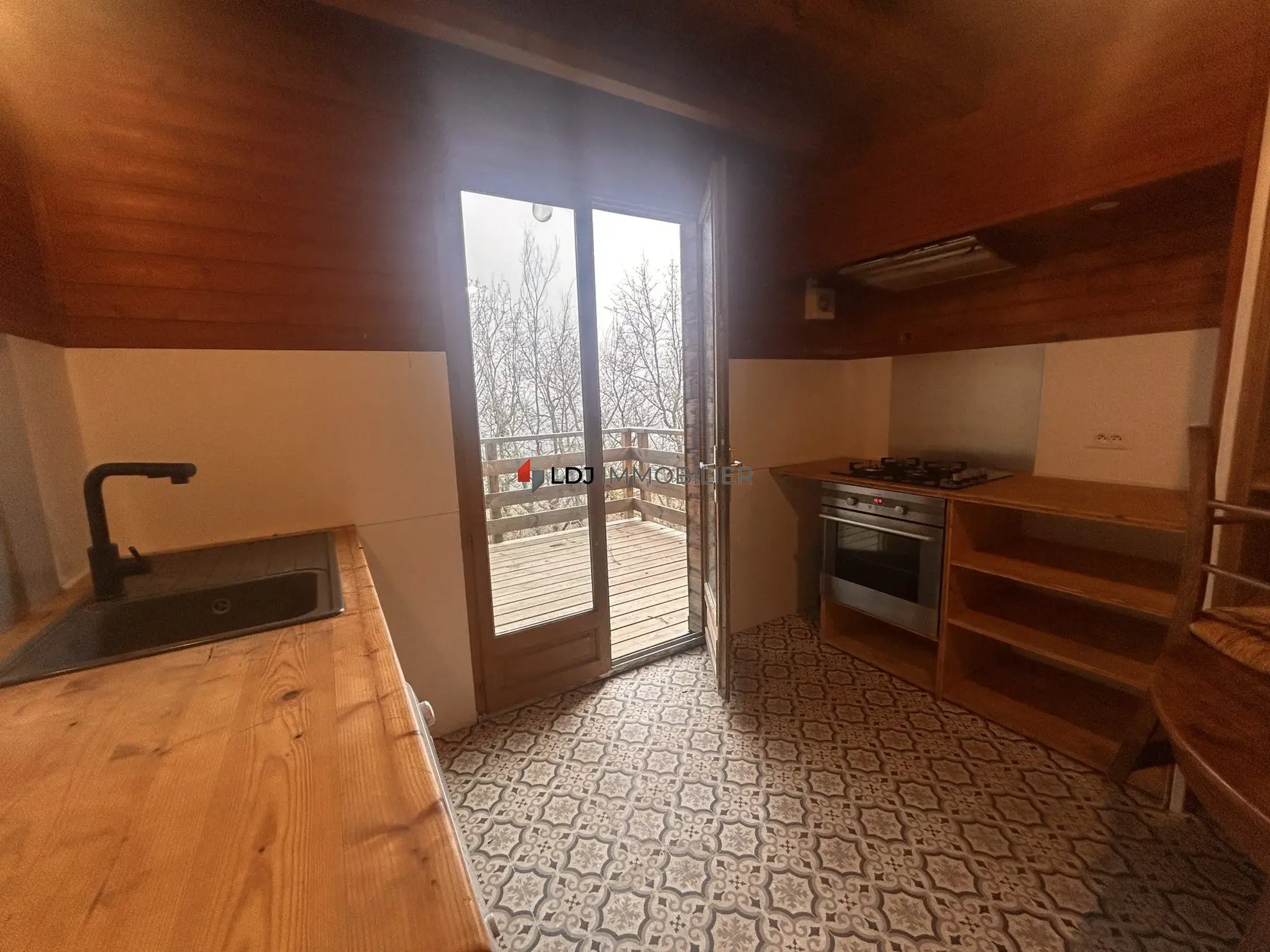 Charmant chalet de 80 m² en pleine nature avec terrasse et parking à Montferrer 