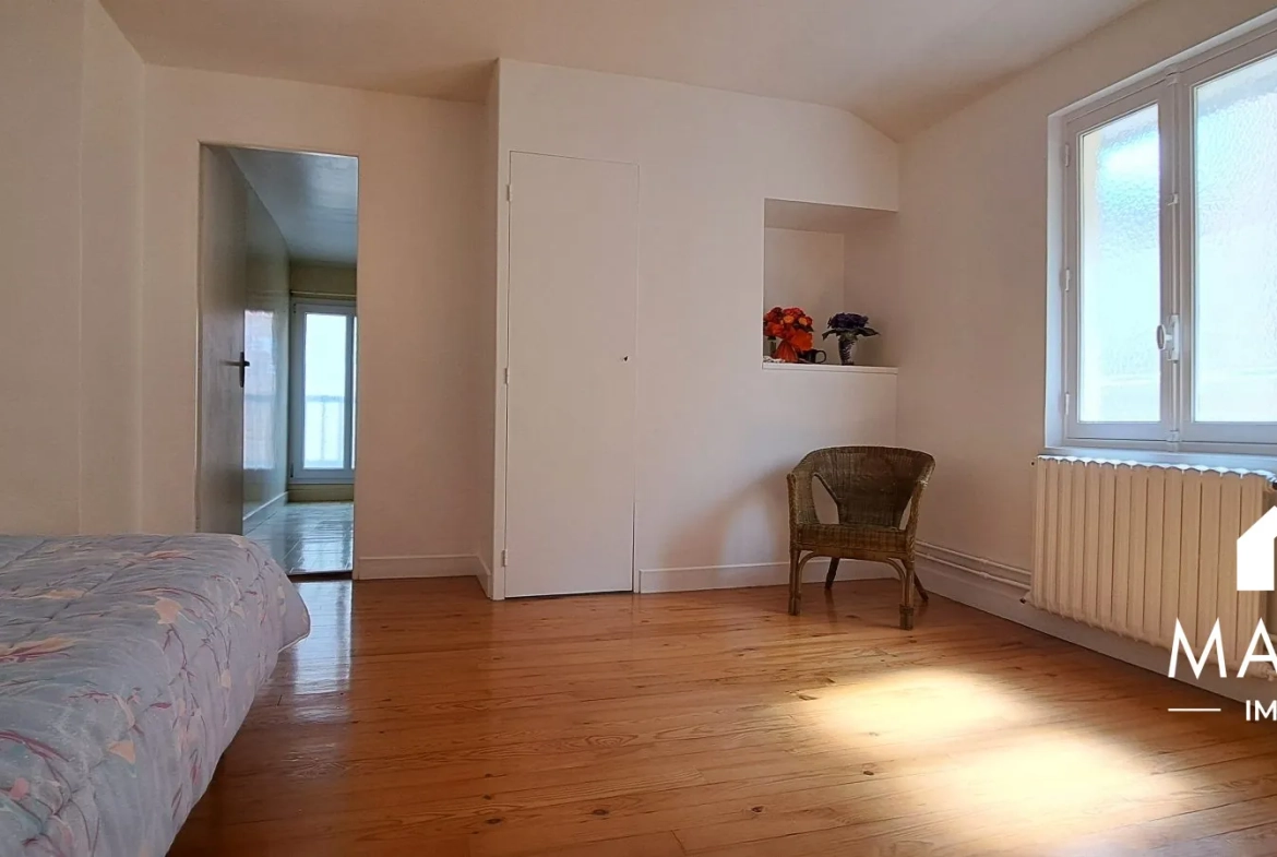 Maison de ville avec garage à Châlons-en-Champagne – Potentiel d'investissement 