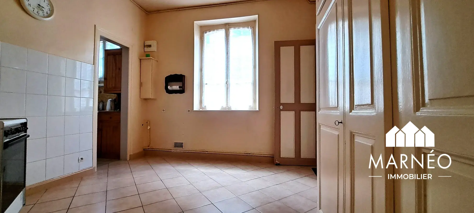 Maison de ville avec garage à Châlons-en-Champagne – Potentiel d'investissement 