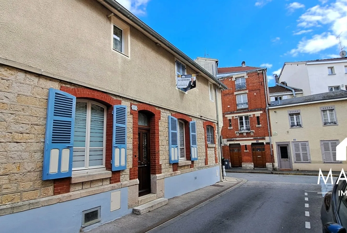 Maison de ville avec garage à Châlons-en-Champagne – Potentiel d'investissement 