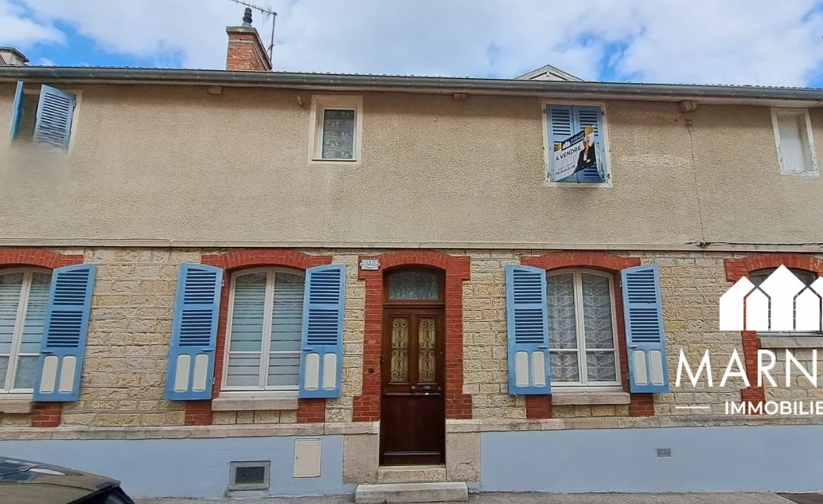 Maison de ville avec garage à Châlons-en-Champagne – Potentiel d'investissement 