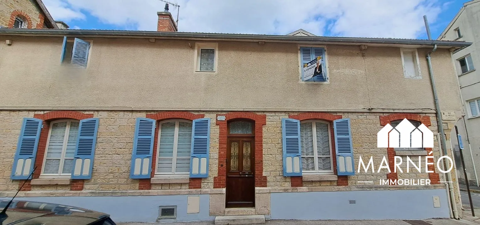 Maison de ville avec garage à Châlons-en-Champagne – Potentiel d'investissement 