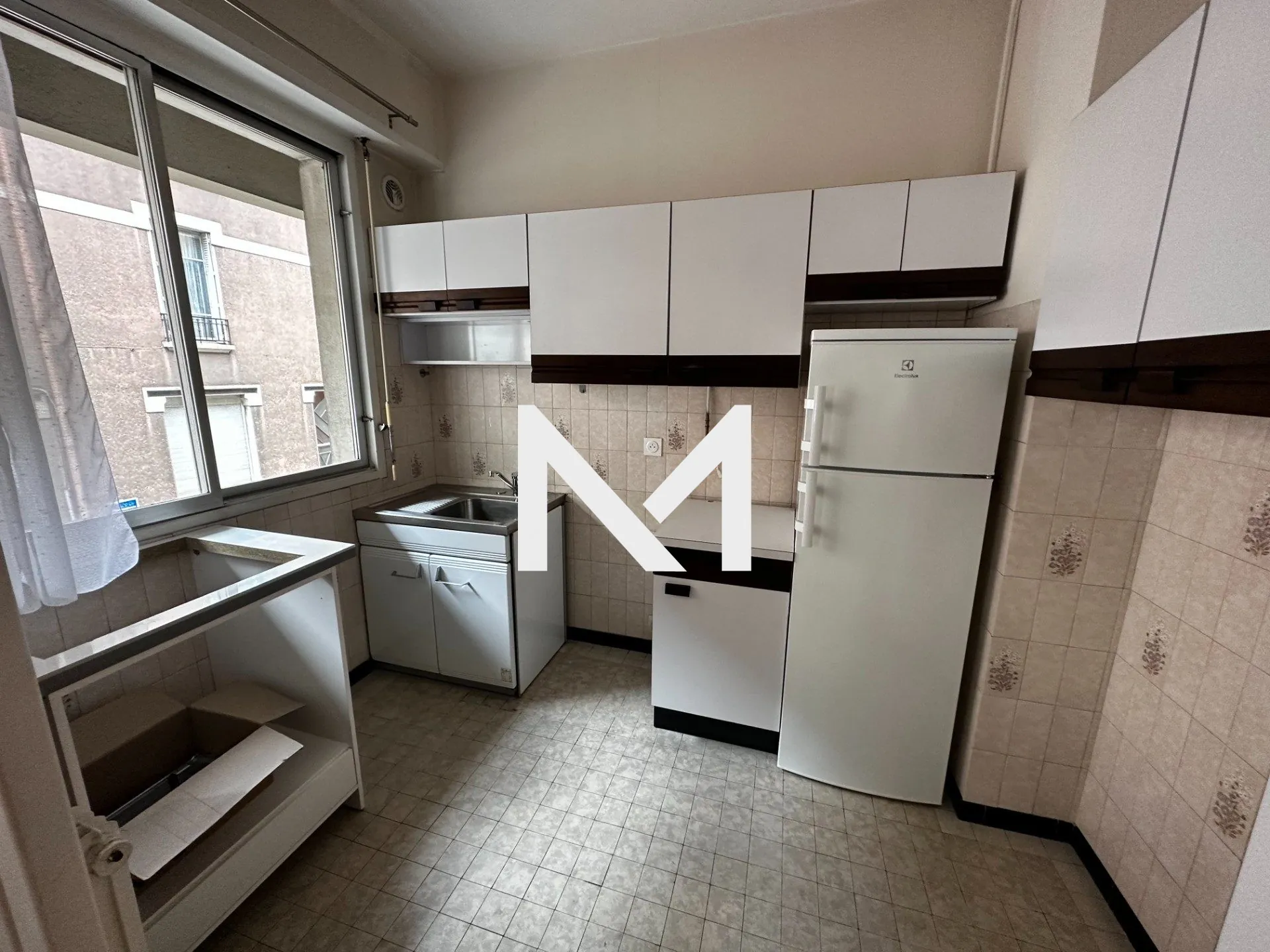 Appartement de 30 m² loué à Grenoble, ascenseur, cave, proche commodités 
