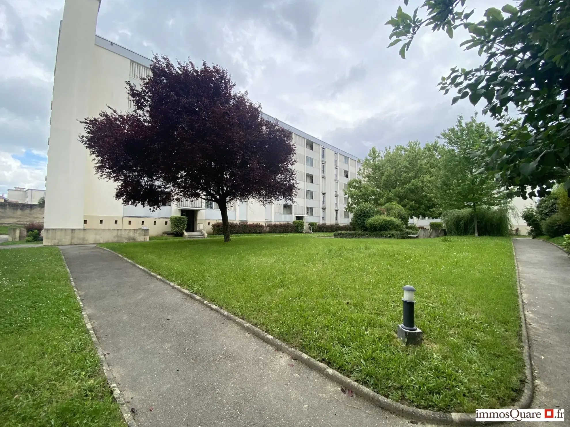 A vendre T4 lumineux avec cave et parking à Lyon proche tramway T4 