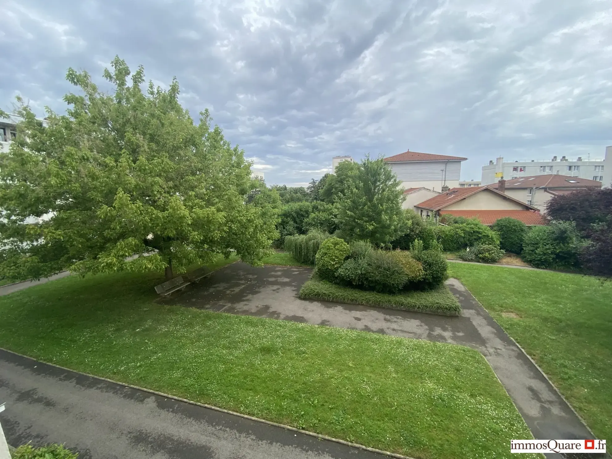 A vendre T4 lumineux avec cave et parking à Lyon proche tramway T4 