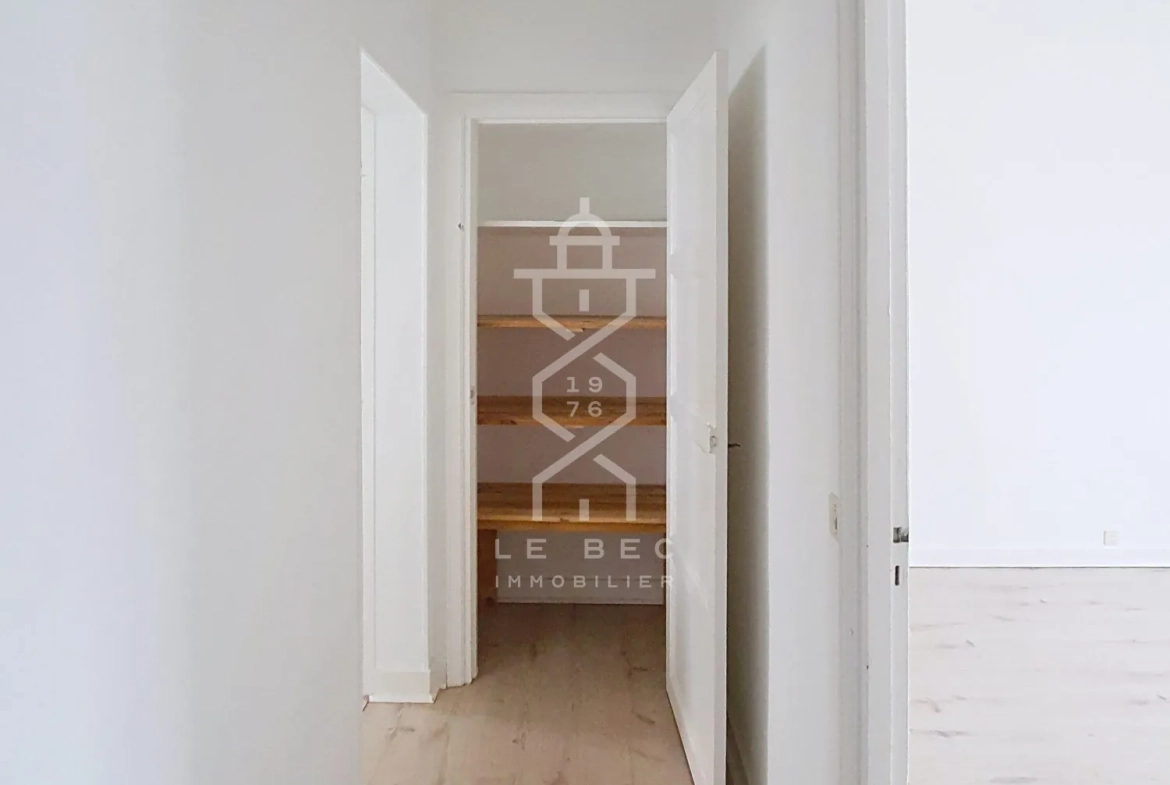 Appartement T2 lumineux à Lorient avec parking et cave, vue imprenable 