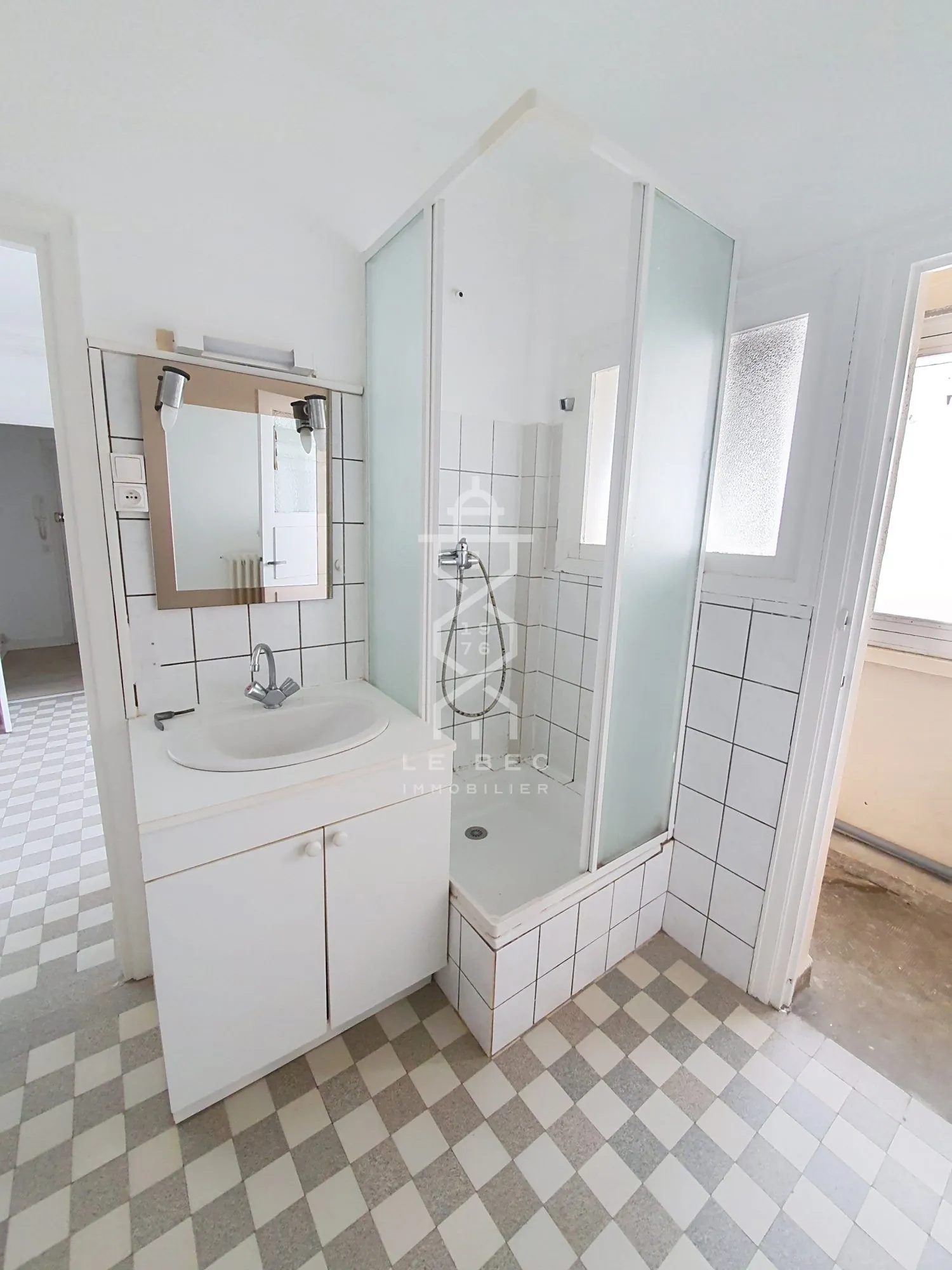 Appartement T2 lumineux à Lorient avec parking et cave, vue imprenable 