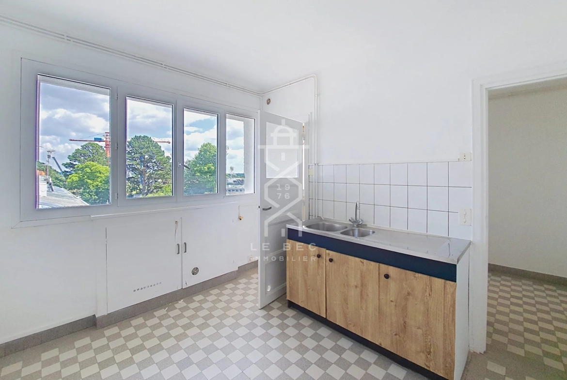 Appartement T2 lumineux à Lorient avec parking et cave, vue imprenable 