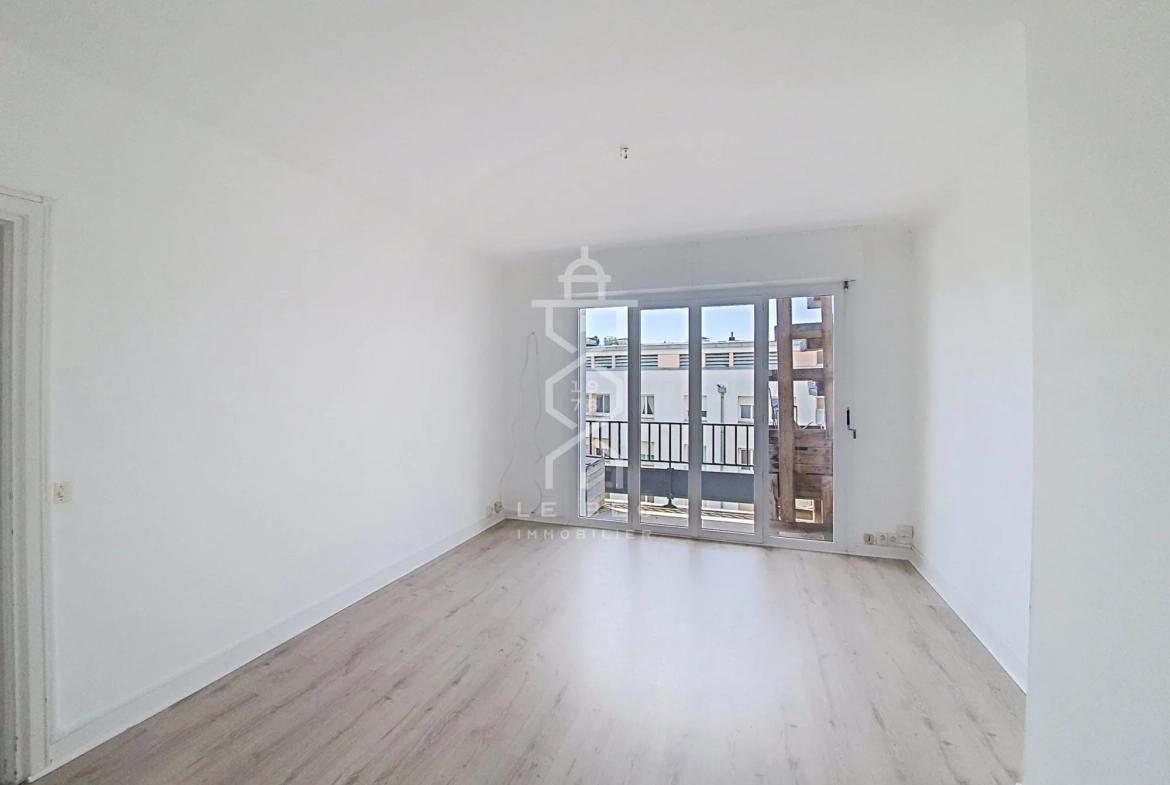 Appartement T2 lumineux à Lorient avec parking et cave, vue imprenable 