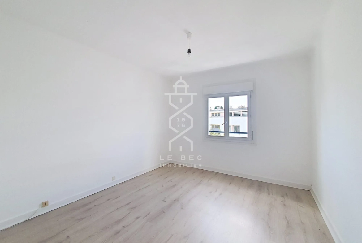 Appartement T2 lumineux à Lorient avec parking et cave, vue imprenable 