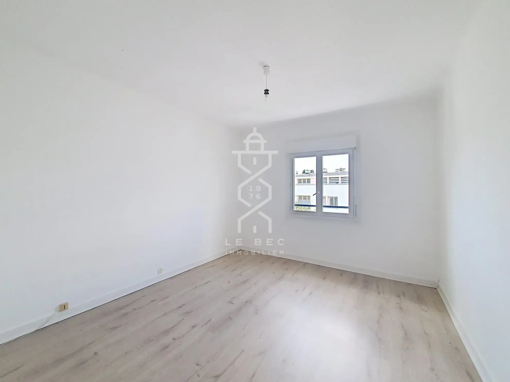 Appartement T2 lumineux à Lorient avec parking et cave, vue imprenable 