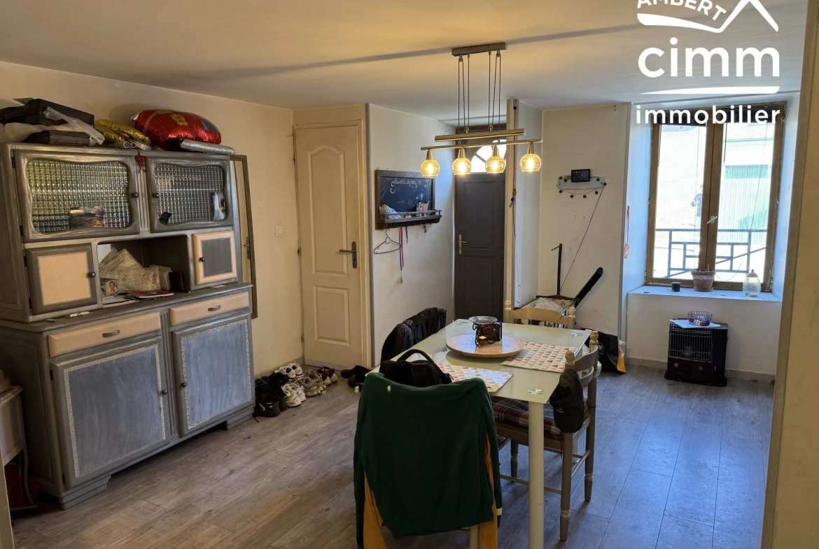 Maison de ville à Ambert de 84 m² avec terrasse proche commodités 