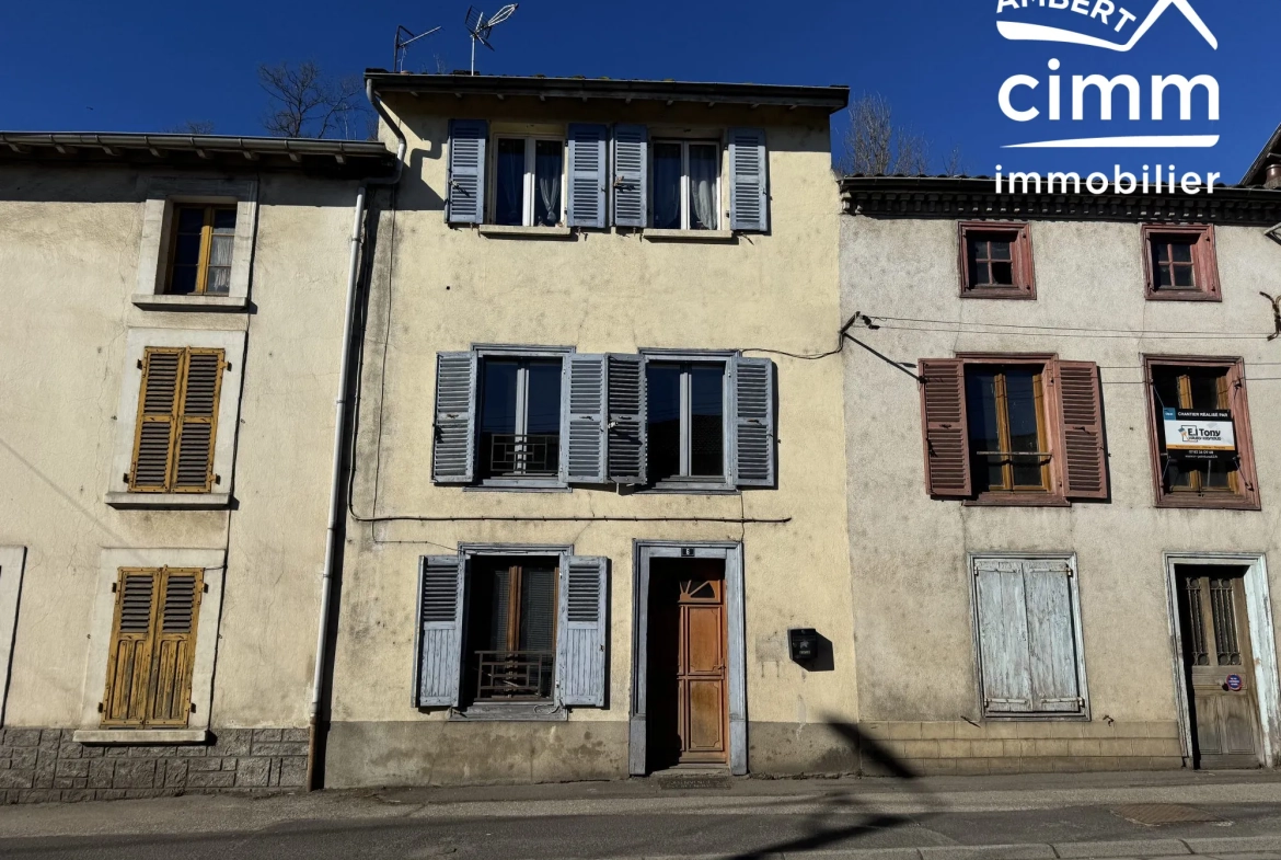 Maison de ville à Ambert de 84 m² avec terrasse proche commodités 