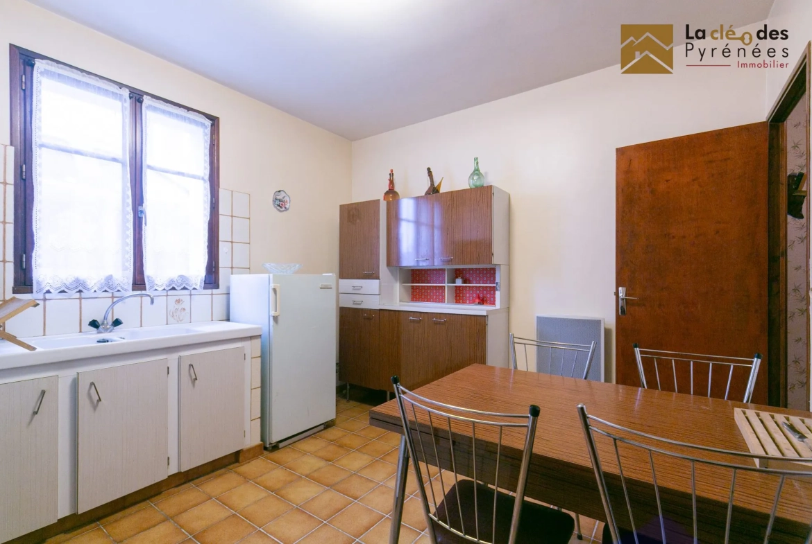 Maison à rénover de 6 pièces avec cour et garage à Cadéac, Vallée d'Aure 