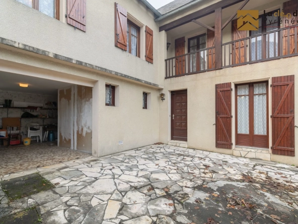Maison à rénover de 6 pièces avec cour et garage à Cadéac, Vallée d'Aure