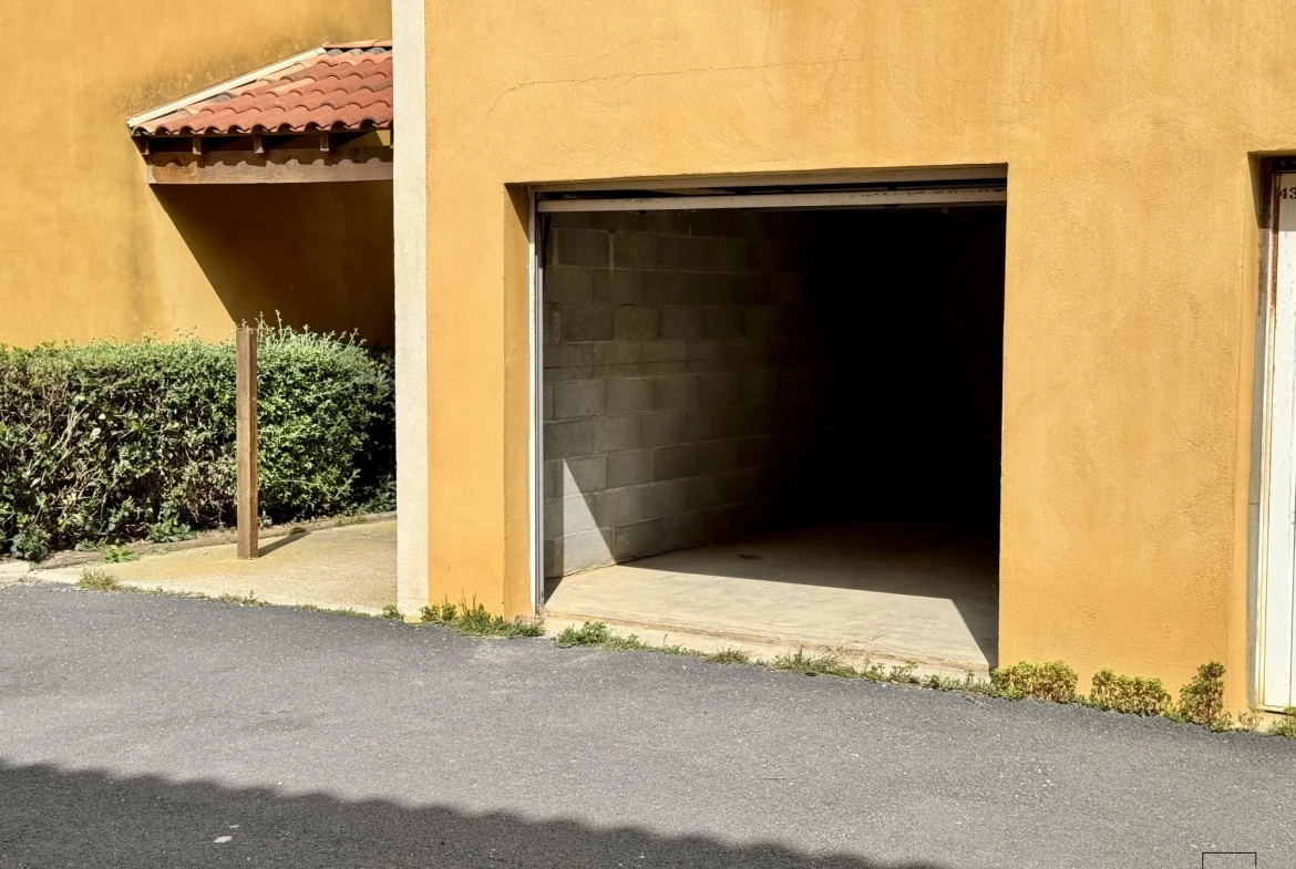 Garage à Narbonne-Plage à vendre - 17,78 m² avec accès facile 