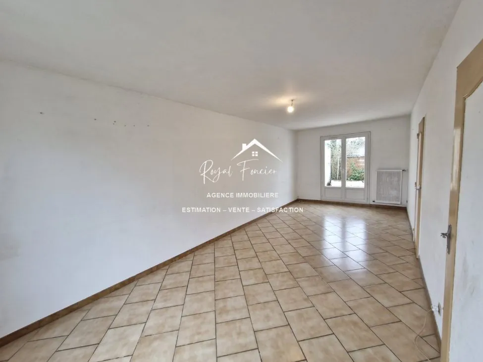 Pièce de vie de 22 m2 50 Maison traditionnelle de 87 m² avec jardin et cave à Ingrandes 