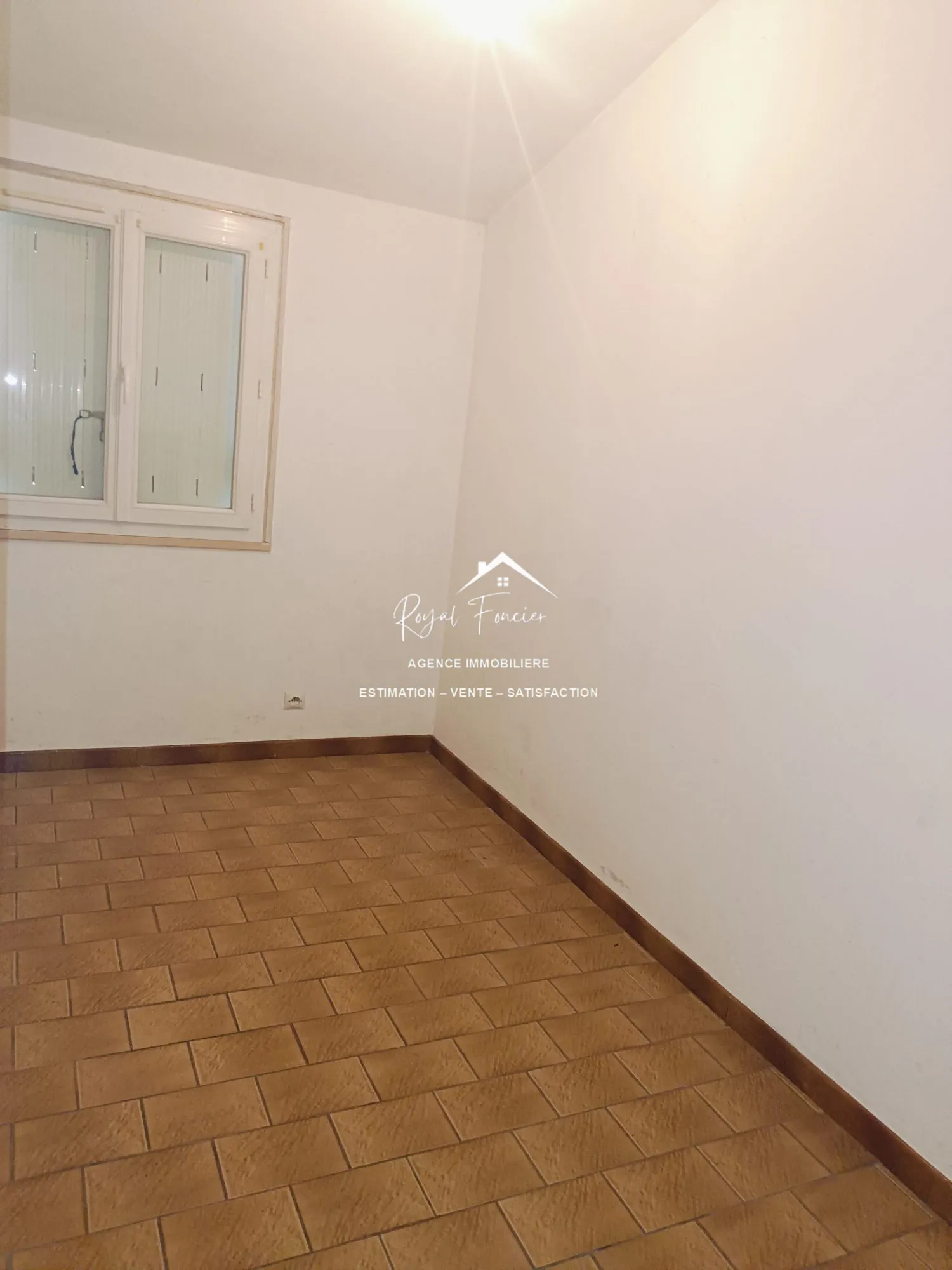 Chbr 2  Maison traditionnelle de 87 m² avec jardin et cave à Ingrandes 