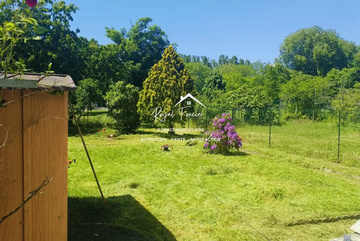 Jardin clos de 381 M2 Maison traditionnelle de 87 m² avec jardin et cave à Ingrandes 