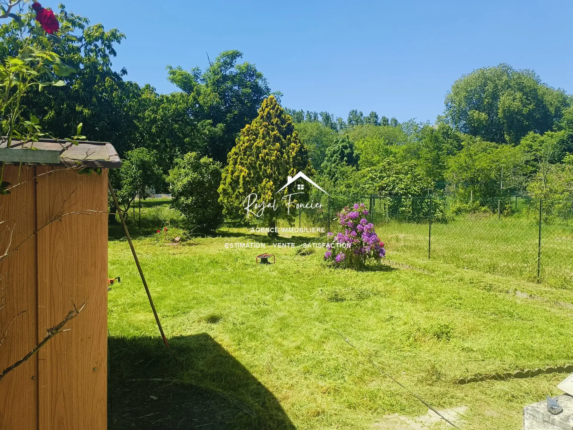 Jardin clos de 381 M2 Maison traditionnelle de 87 m² avec jardin et cave à Ingrandes 