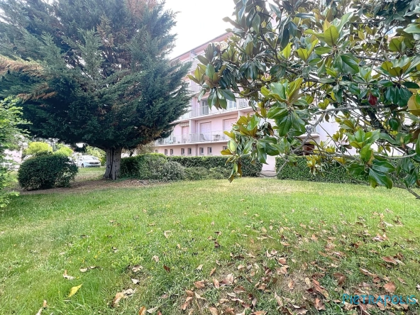 Appartement T3-T4 lumineux de 69 m² à Riorges avec garage et balcons