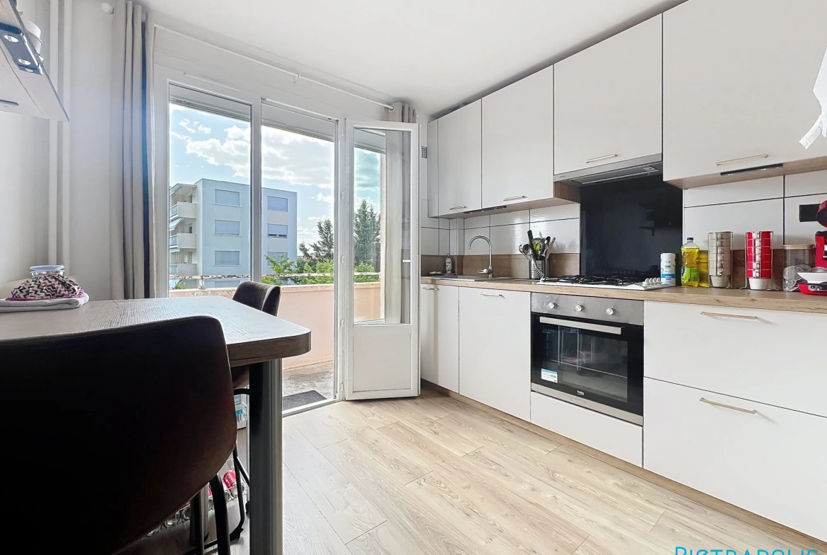 Appartement T3-T4 lumineux de 69 m² à Riorges avec garage et balcons 