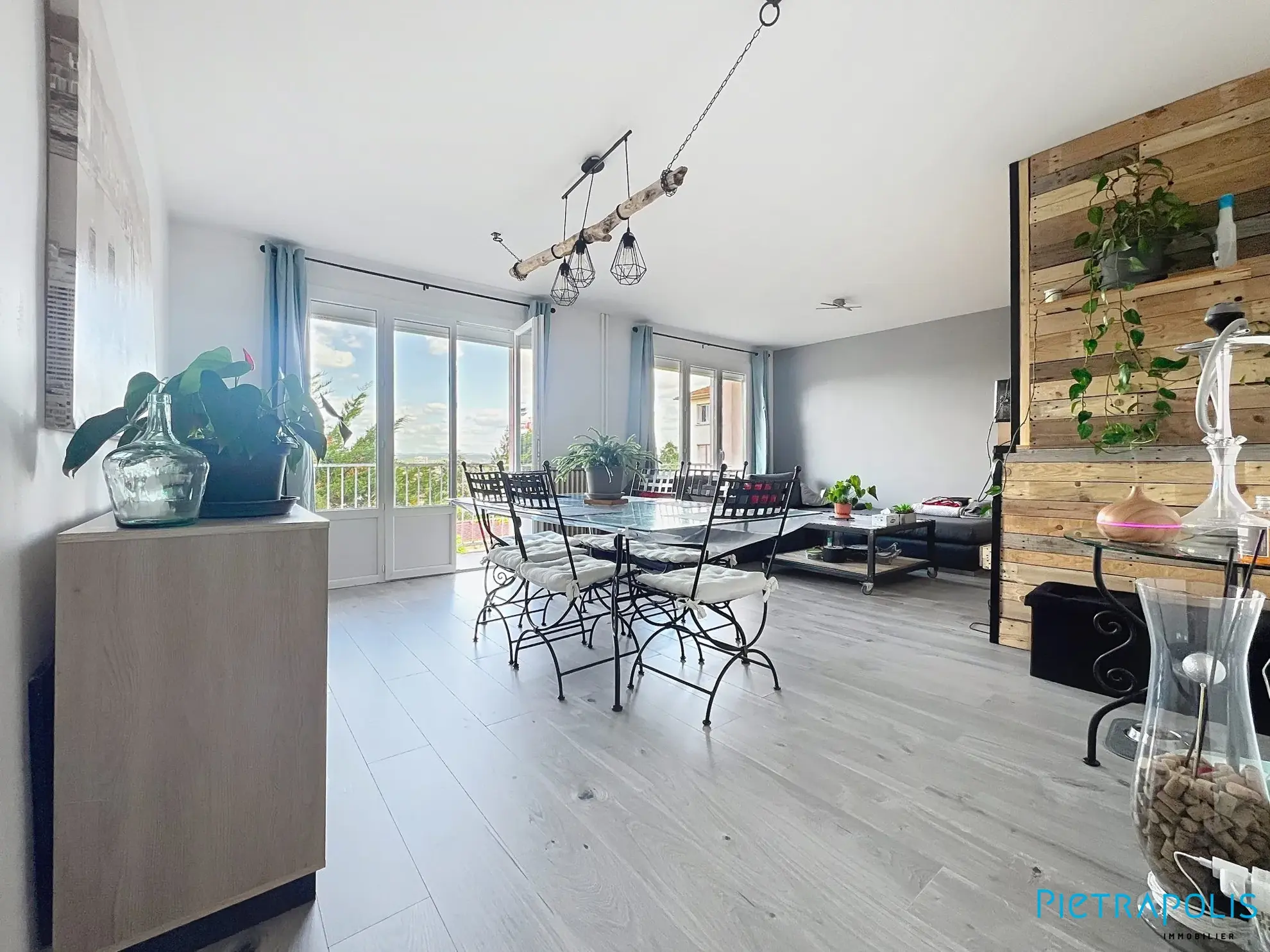Appartement T3-T4 lumineux de 69 m² à Riorges avec garage et balcons 