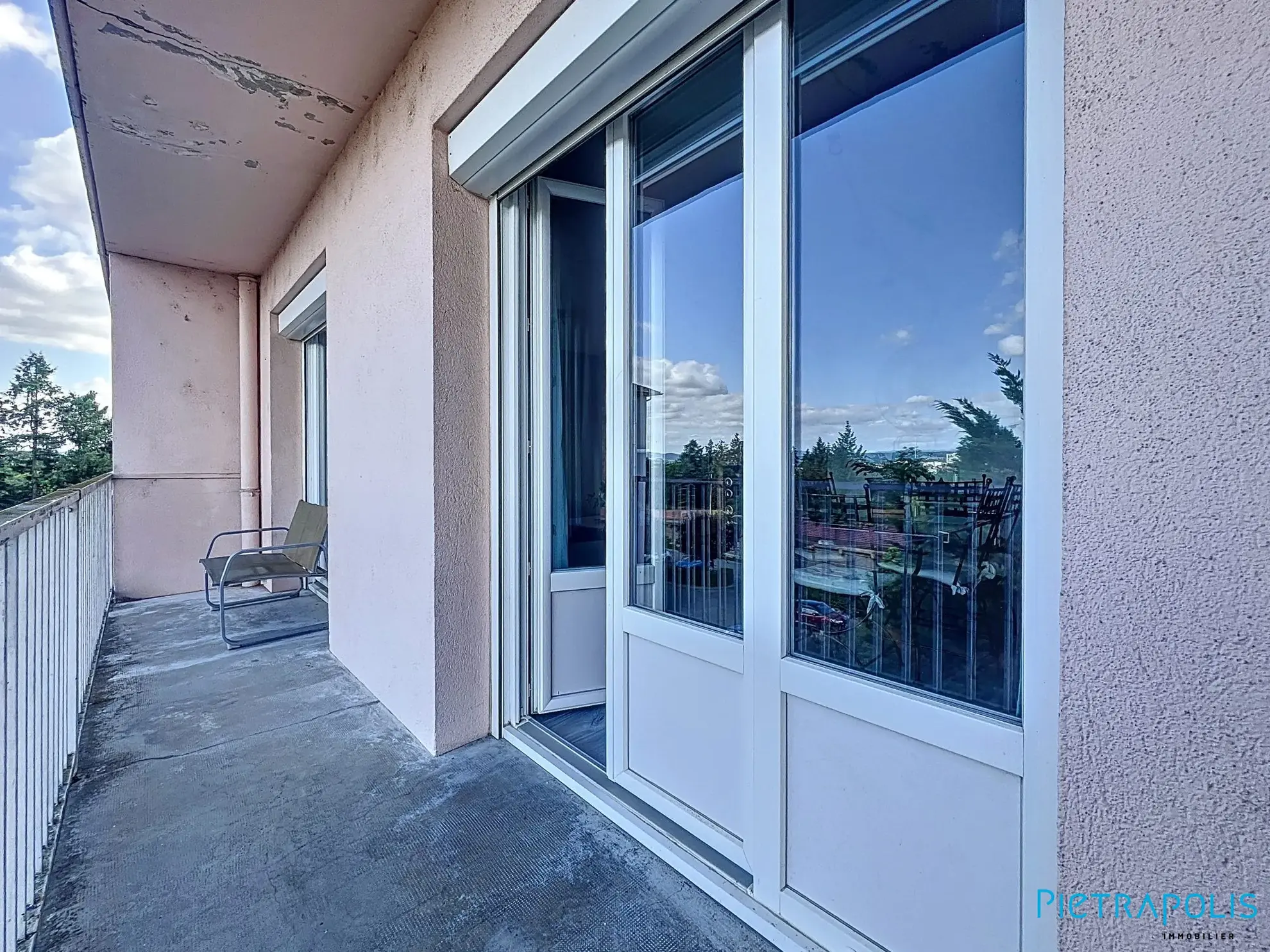 Appartement T3-T4 lumineux de 69 m² à Riorges avec garage et balcons 