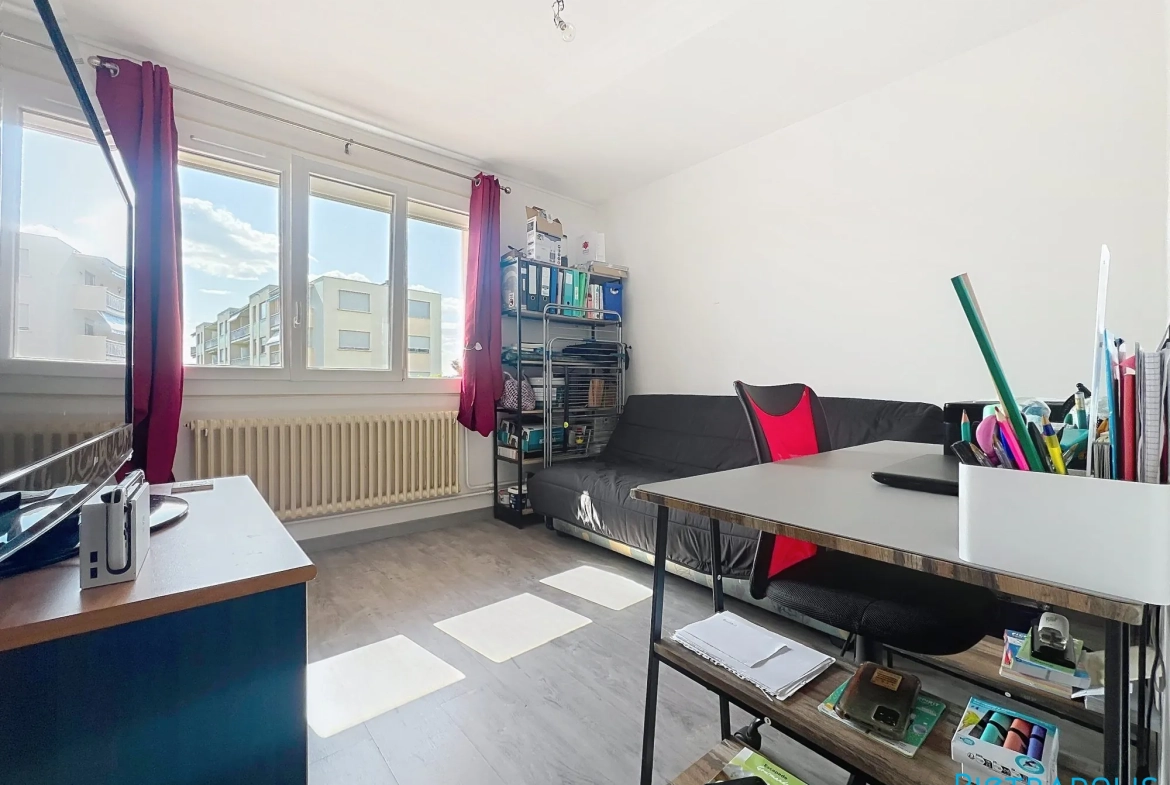 Appartement T3-T4 lumineux de 69 m² à Riorges avec garage et balcons 