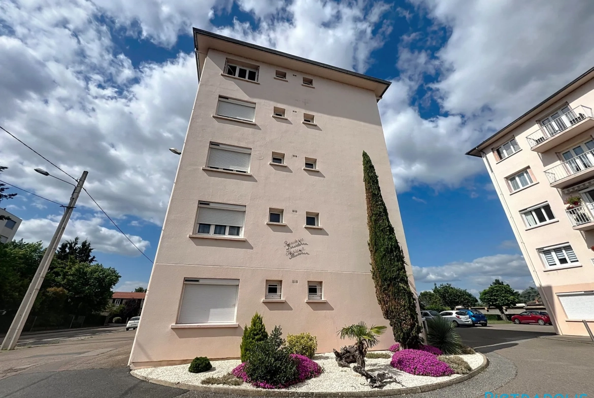 Appartement T3-T4 lumineux de 69 m² à Riorges avec garage et balcons 