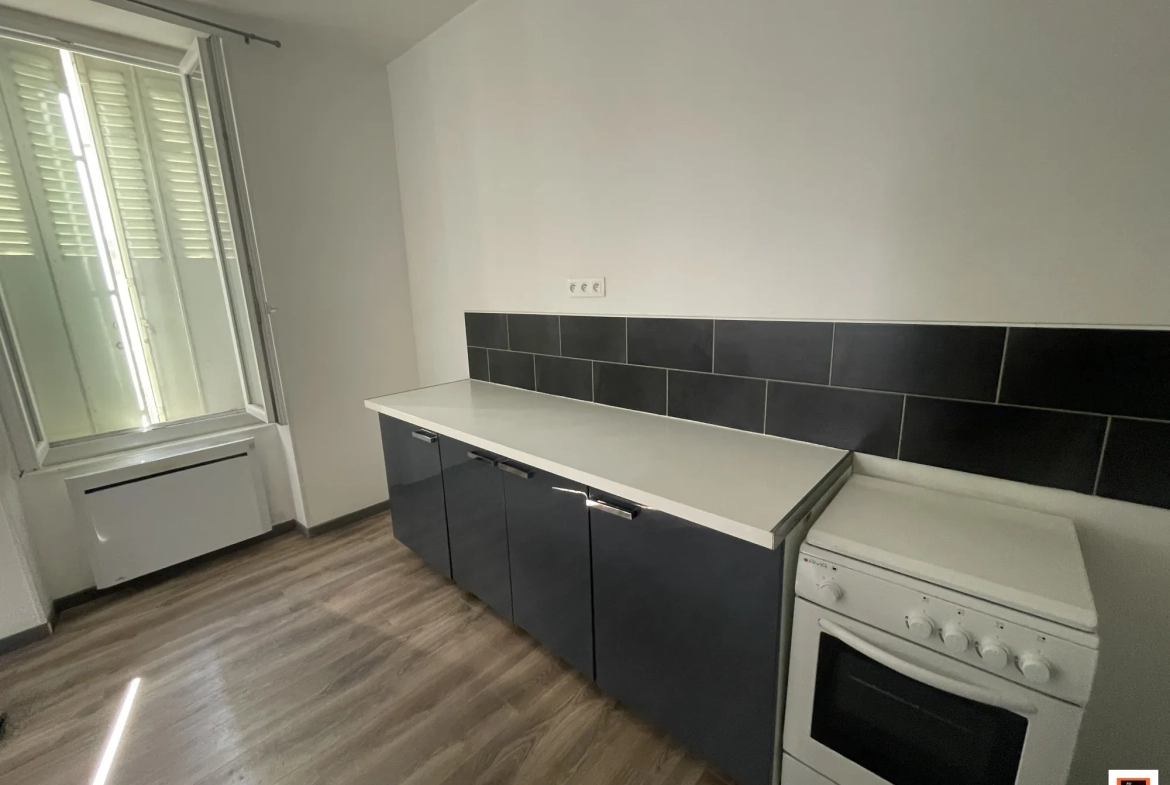 Appartement T2 à Clermont-Ferrand avec garage, cave et cour - Investissement ou résidence 