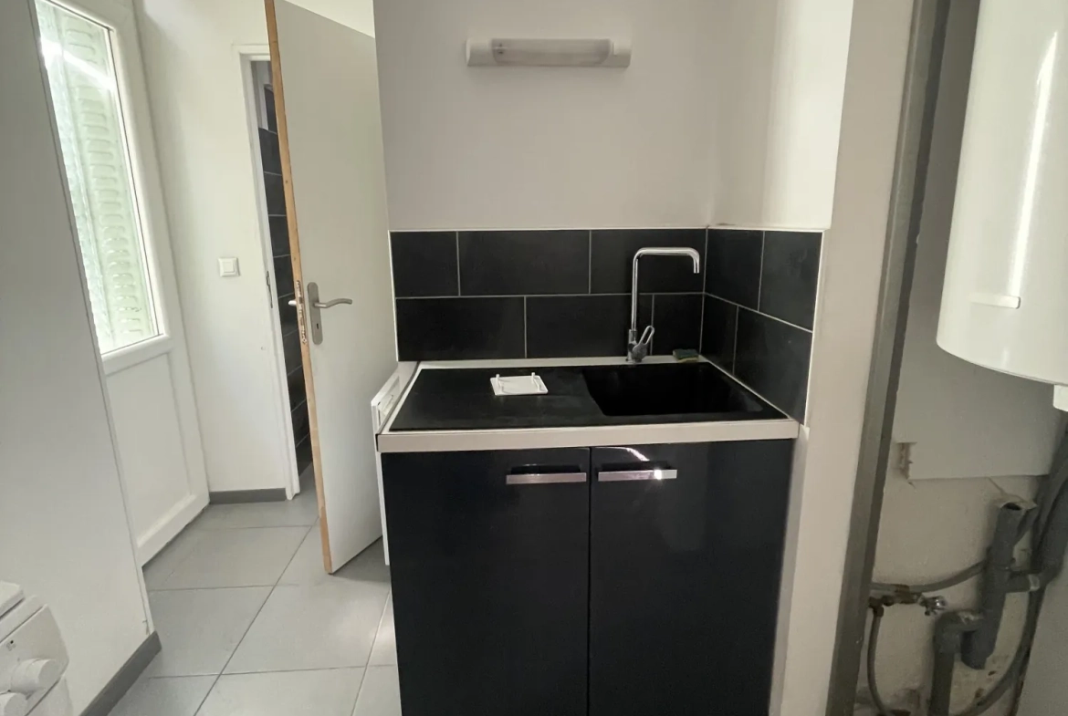 Appartement T2 à Clermont-Ferrand avec garage, cave et cour - Investissement ou résidence 