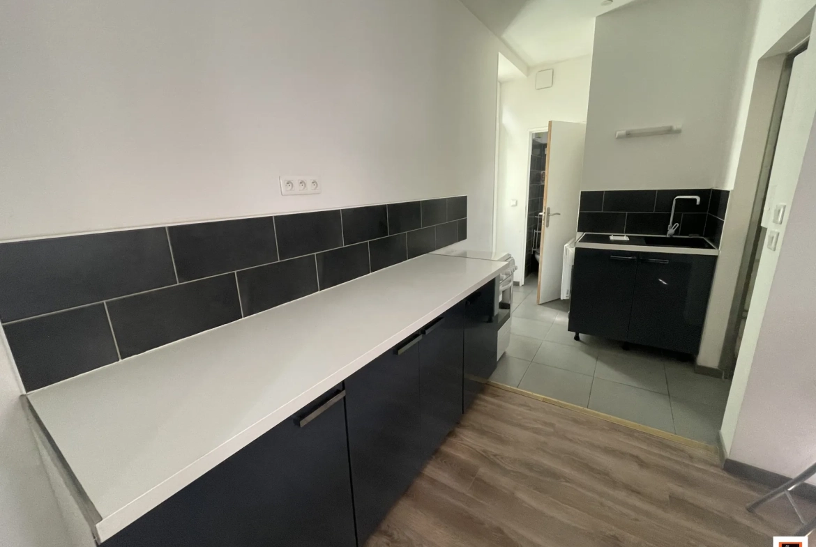 Appartement T2 à Clermont-Ferrand avec garage, cave et cour - Investissement ou résidence 