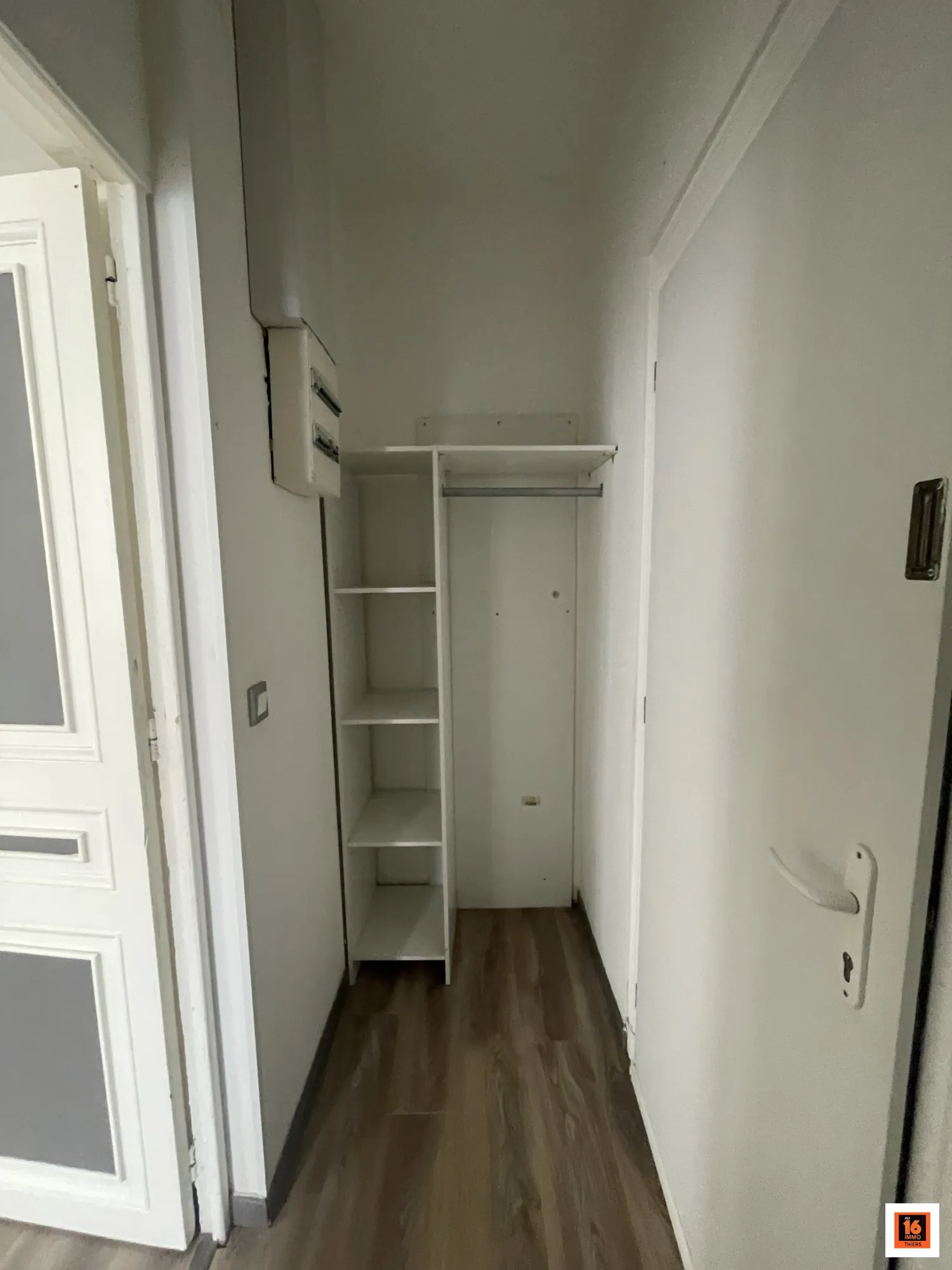 Appartement T2 à Clermont-Ferrand avec garage, cave et cour - Investissement ou résidence 