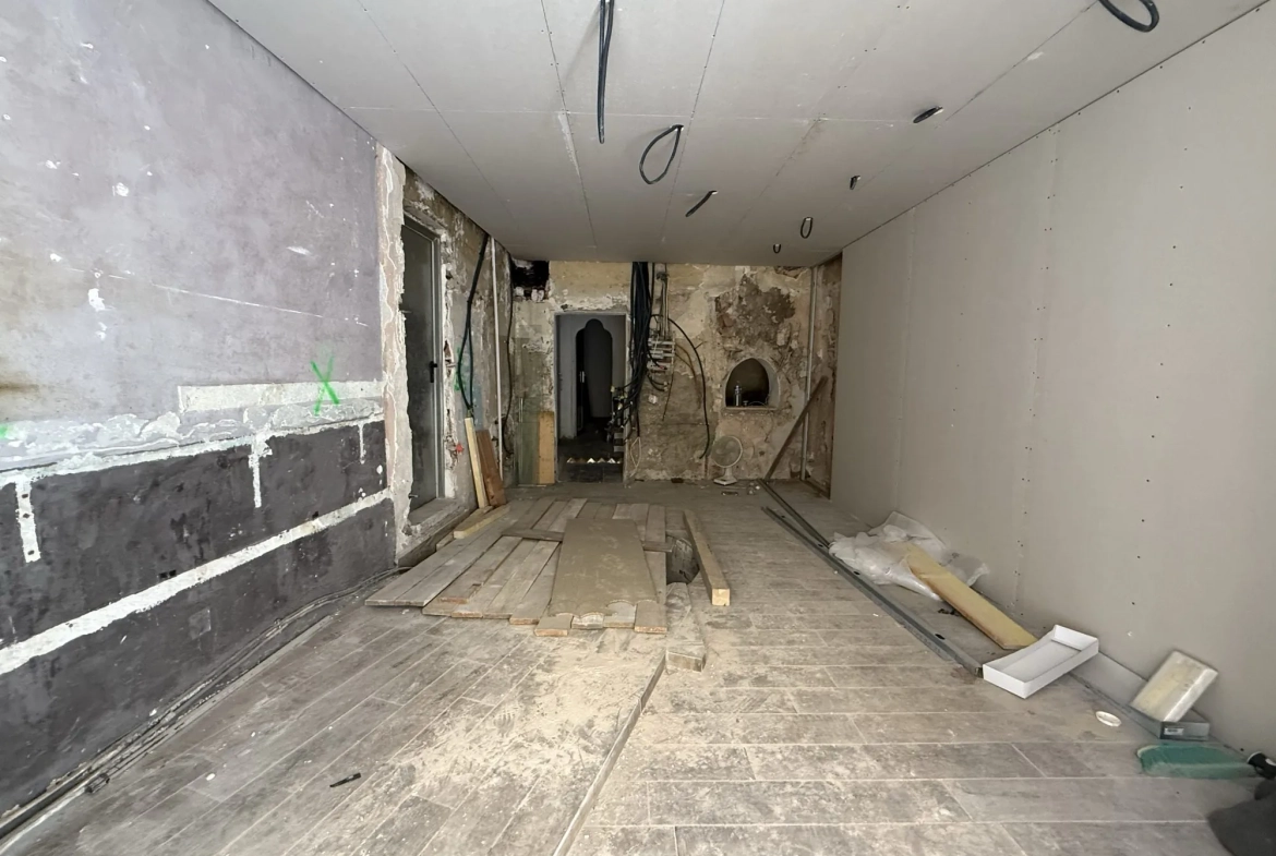À vendre murs commerciaux libres à Aix-en-Provence, possibilité restauration, bon potentiel locatif 