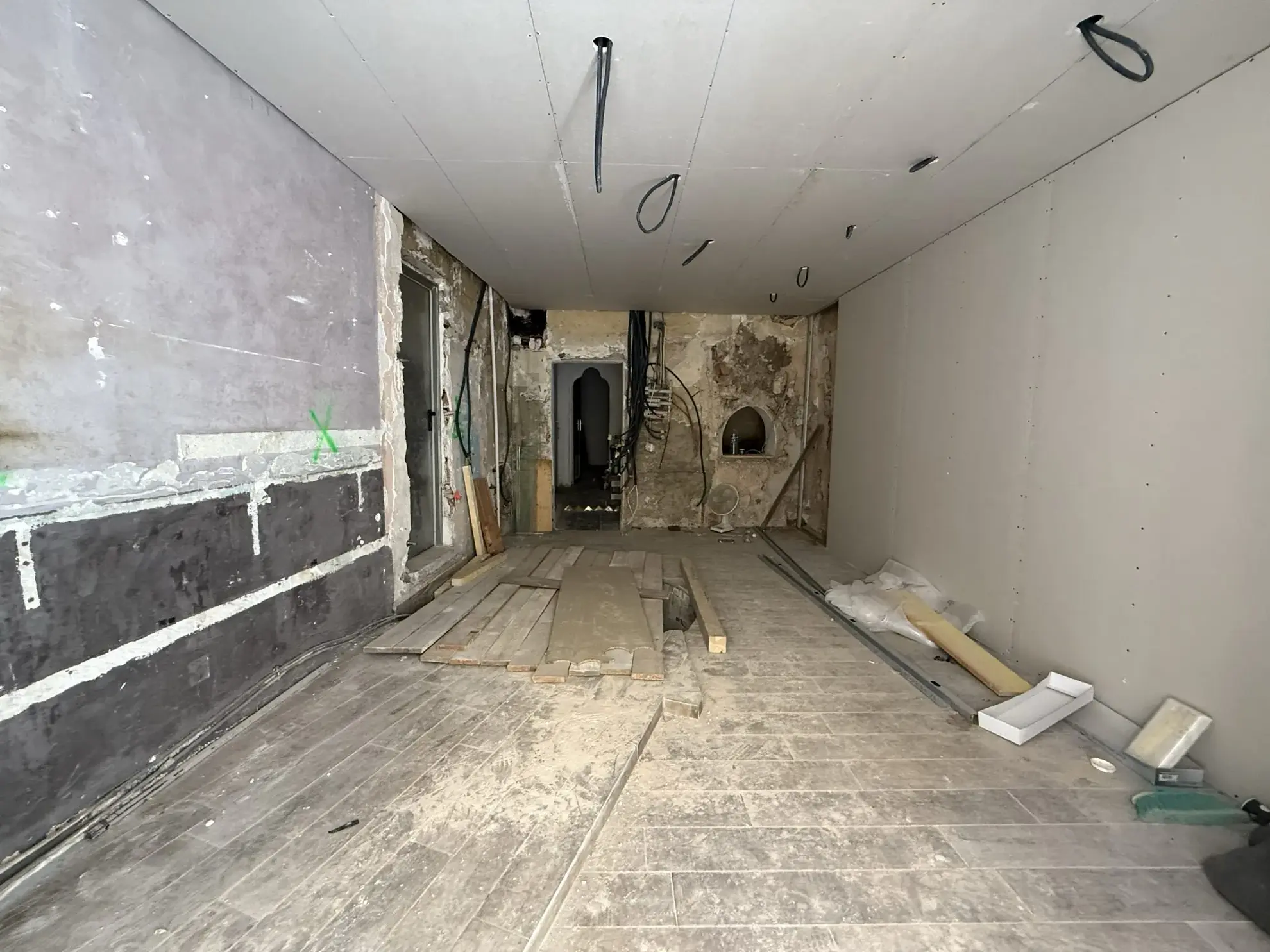 À vendre murs commerciaux libres à Aix-en-Provence, possibilité restauration, bon potentiel locatif 