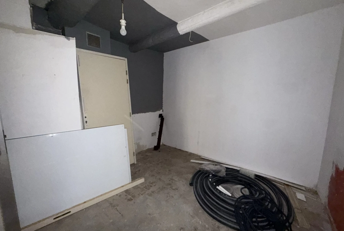 À vendre murs commerciaux libres à Aix-en-Provence, possibilité restauration, bon potentiel locatif 