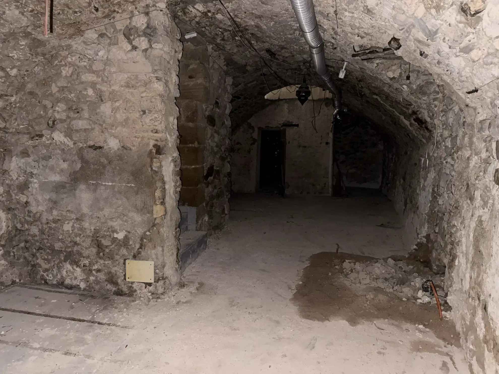 À vendre murs commerciaux libres à Aix-en-Provence, possibilité restauration, bon potentiel locatif 