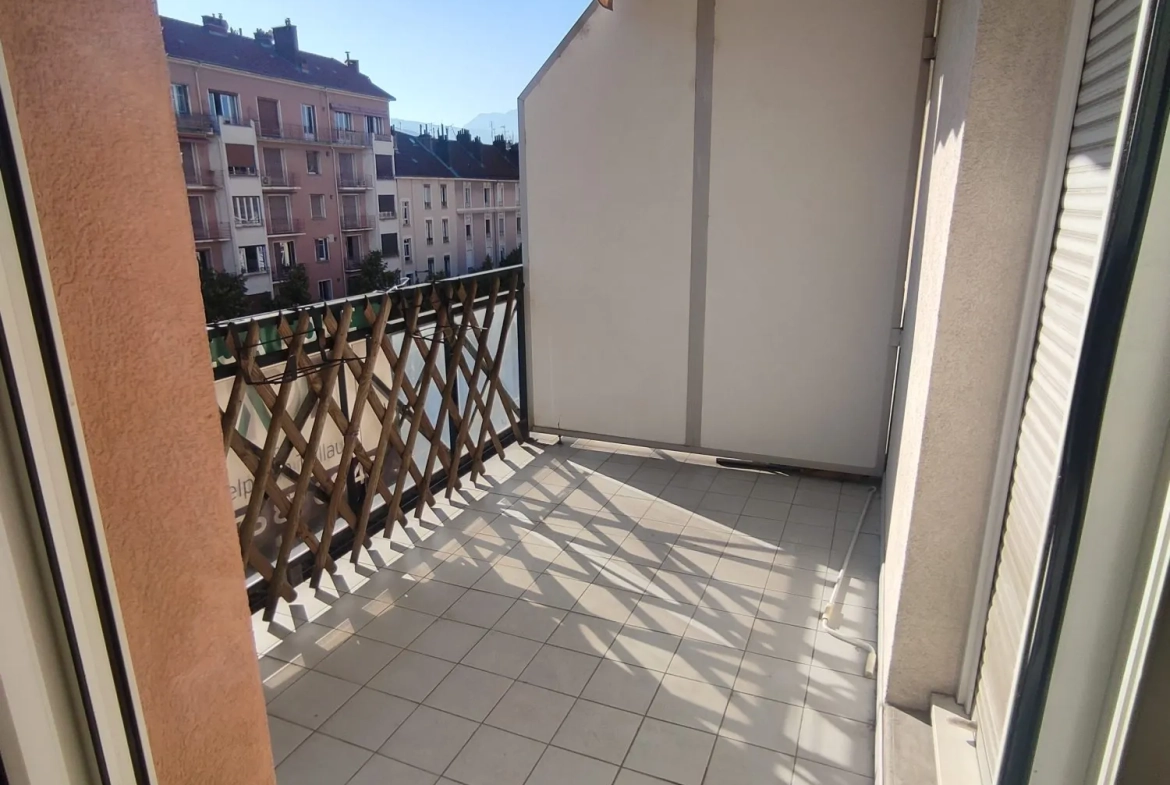 Investissement immobilier à Grenoble : Duplex 67,85 m² avec balcon et parking privé 