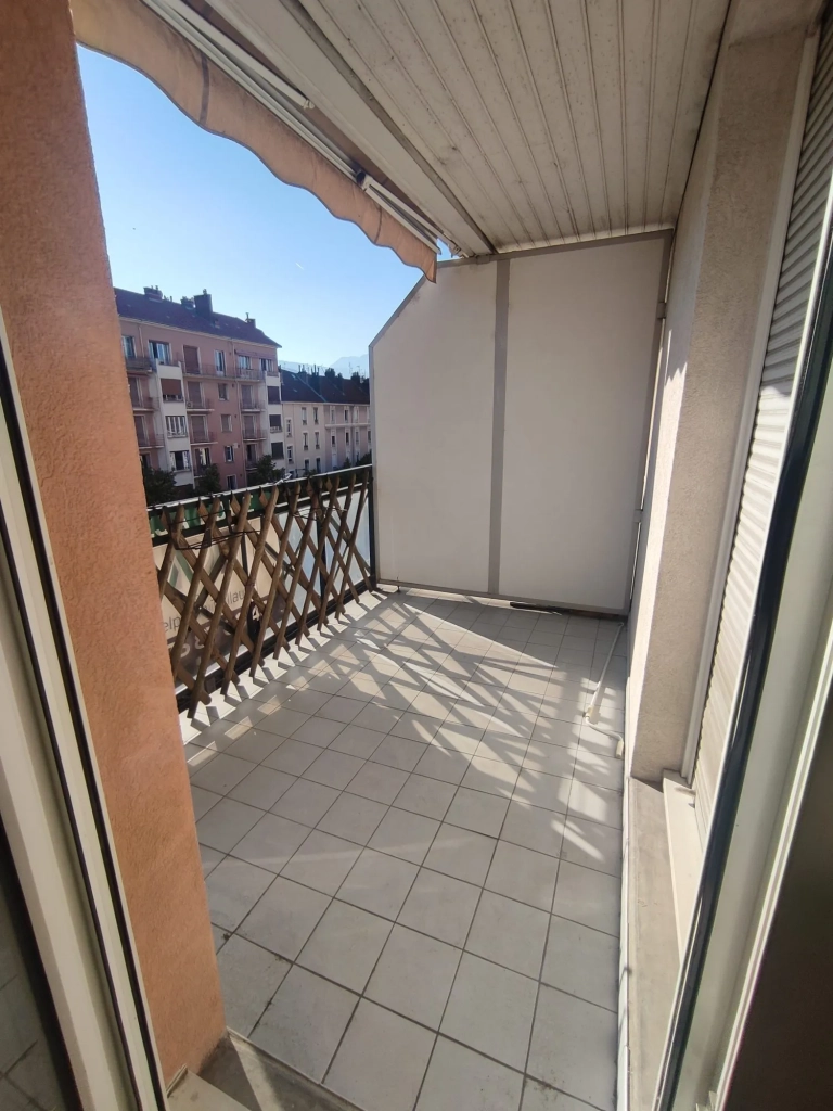 Investissement immobilier à Grenoble : Duplex 67,85 m² avec balcon et parking privé