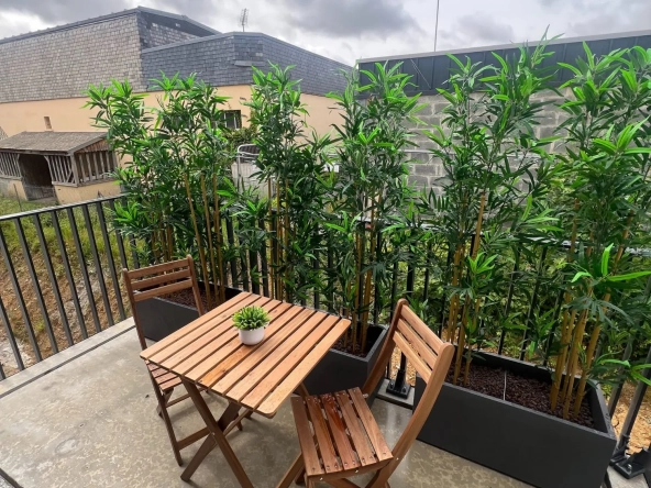 Appartement T2 lumineux de 45m² à Caen, avec balcon et parking, proche du centre-ville
