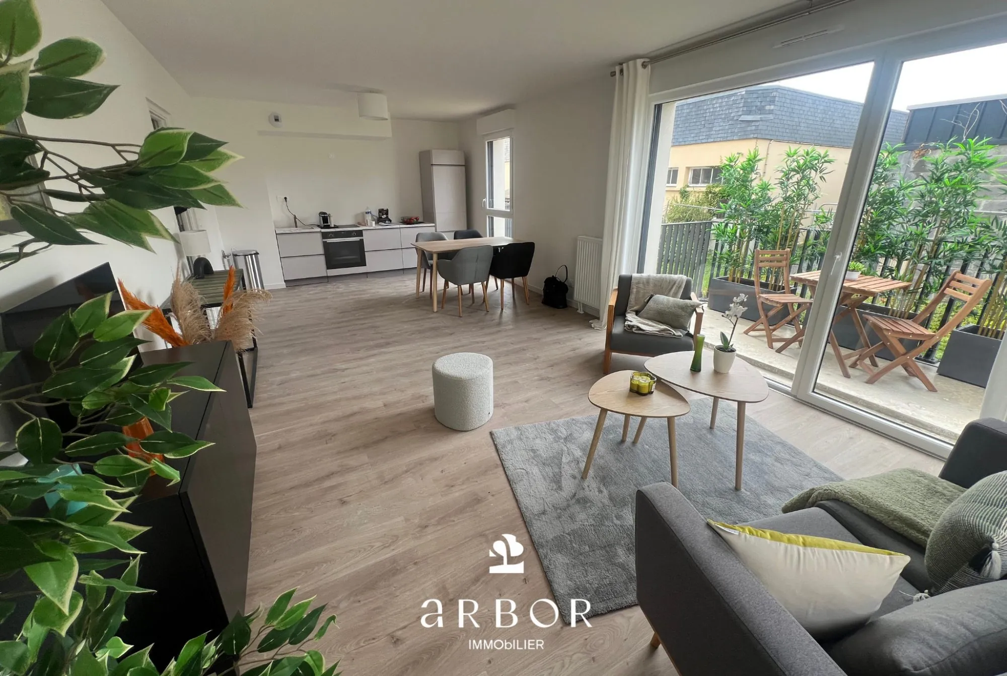 Appartement T2 lumineux de 45m² à Caen, avec balcon et parking, proche du centre-ville 