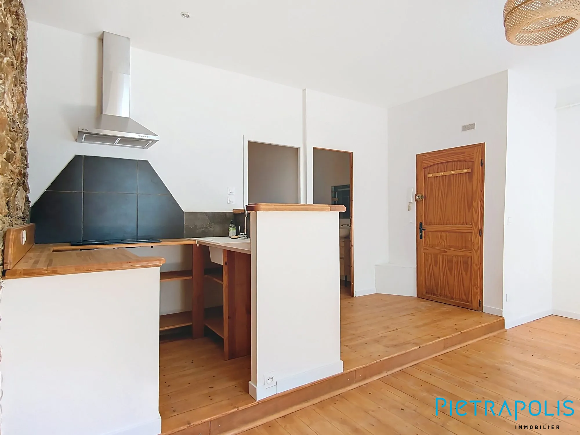 Appartement T2 avec deux balcons à vendre à Sète, Quartier Victor Hugo 