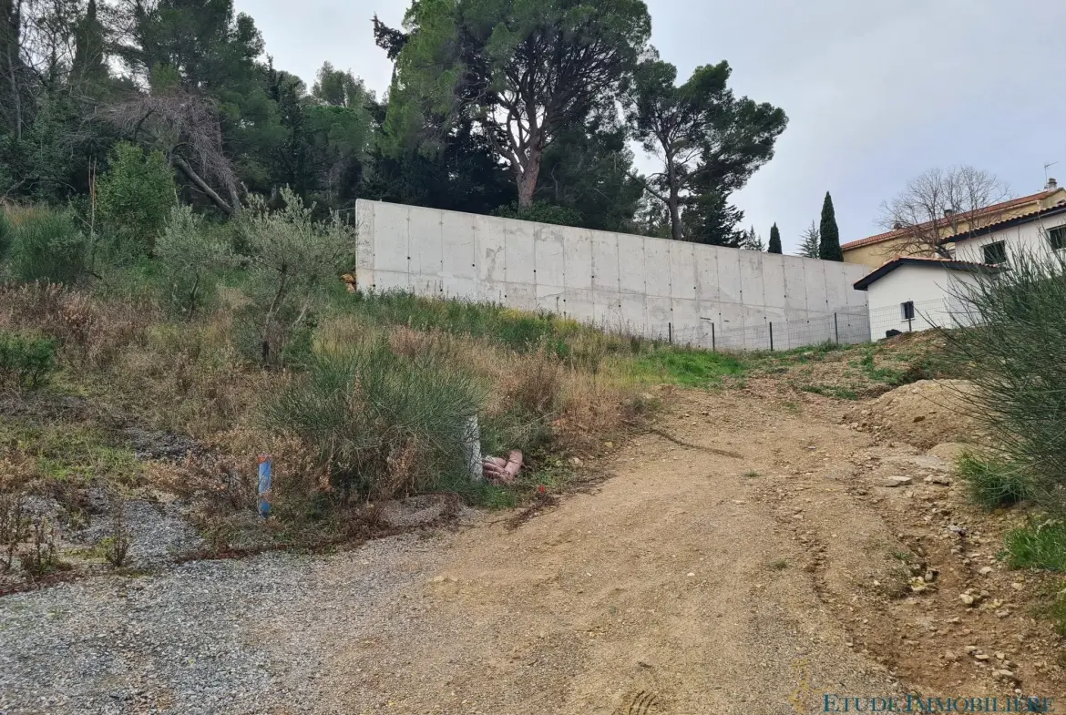 Terrain constructible de 875 m² à Clermont-l'Hérault, viabilisé, idéal pour maison plain-pied 