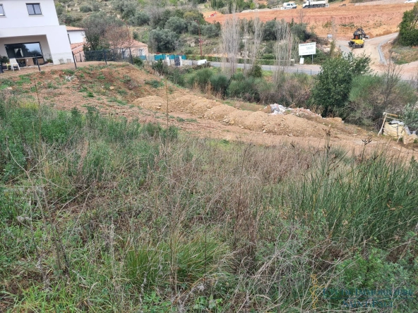 Terrain constructible de 875 m² à Clermont-l'Hérault, viabilisé, idéal pour maison plain-pied