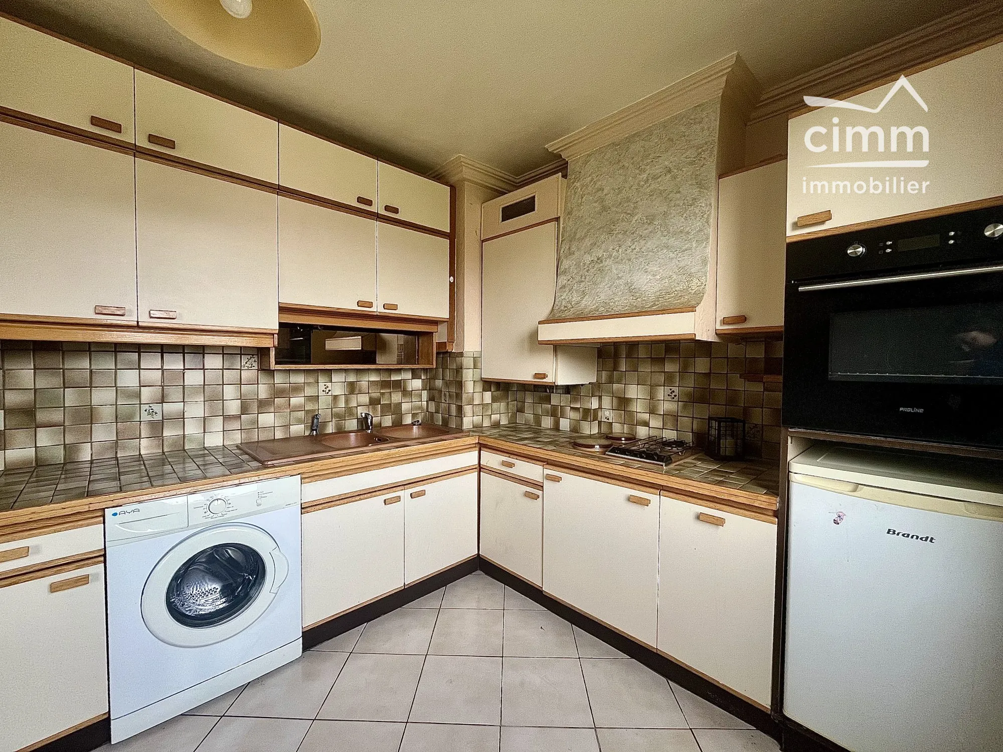 T2 lumineux de 45m² à Fontaine avec parking et cave, investissement ou résidence principale 