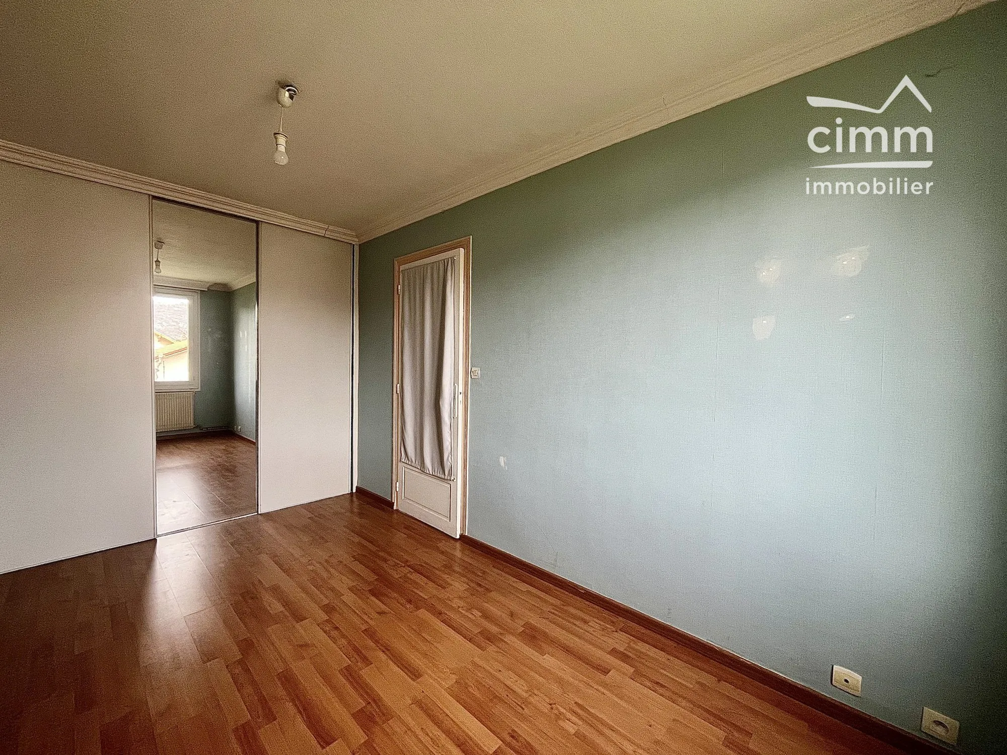 T2 lumineux de 45m² à Fontaine avec parking et cave, investissement ou résidence principale 